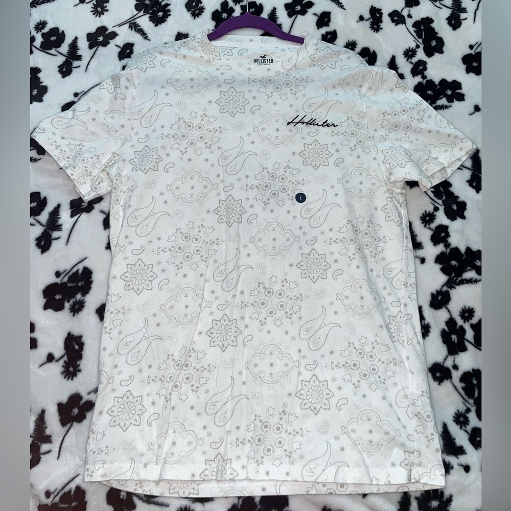 Men’s White Graphic T-Shirt